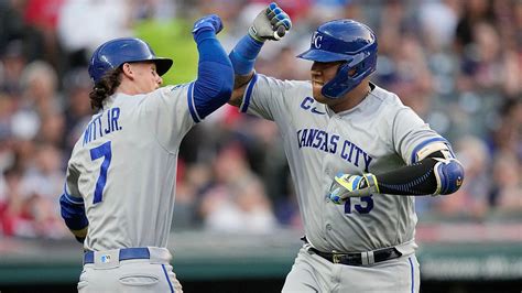 Royals' Salvador Perez hits 200th career home run in win over Guardians ...