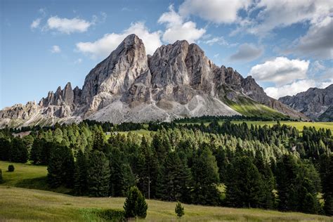 Papel de parede Árvores panorama Itália Rocha natureza grama