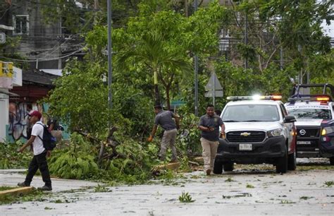 Hurac N Beryl Se Degrada A Tormenta Tropical Tras Impactar Zona