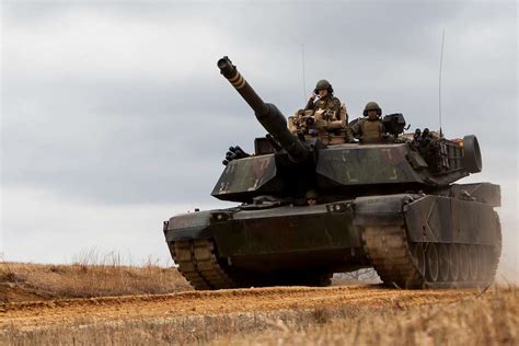 U S Marine Corps M1a1 Abrams Tank Heads To The Tank Nara And Dvids