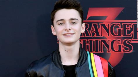 Noah Schnapp Actor De Stranger Things Revela Que Se Identifica Como Gay Cnn Video