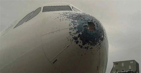 As Qued Un Avi N De Air Europa Que Atraves La Tormenta De Granizo