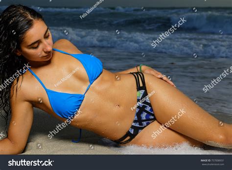 Sexy Bikini Model Laying By Beach Foto Stok Shutterstock