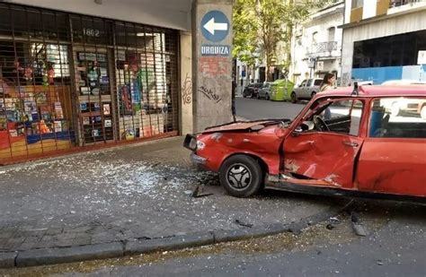 Impactante choque en una transitada esquina céntrica