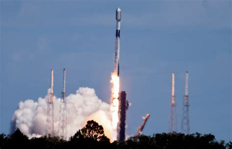 Spacex Launches First Satellites For New Us Spy Constellation Reuters