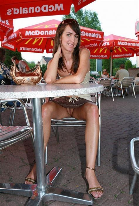 Restaurant Nude Shesfreaky