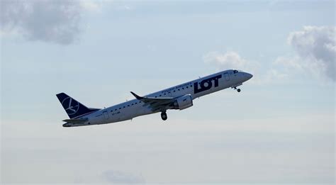 LOT Polish Airlines Domestic Flight Makes International Diversion