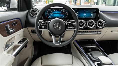 2021 GLA-Class Mercedes-Benz Photos and Videos - MotorTrend