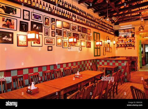 Bar porto nightlife hi-res stock photography and images - Alamy