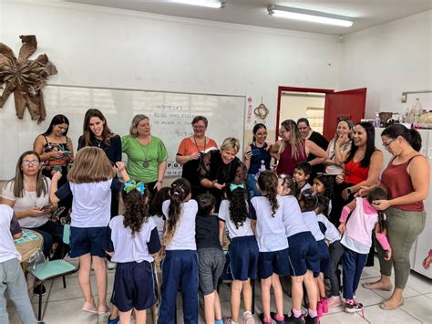 Educadora Portuguesa Nora Cavaco Confere As Iniciativas Do Programa