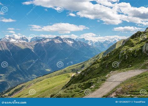 Scene Delle Montagne Del Primo Piano Di Vista Grande Ghiacciaio Di