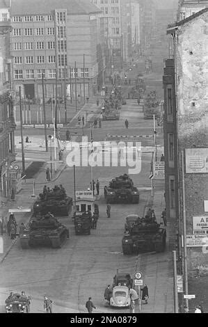 Tanques soviéticos en Berlín durante la batalla final del 19 de abril