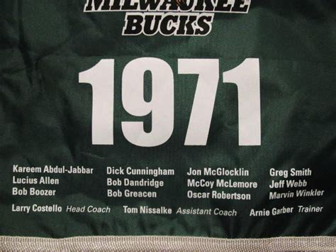 Lot Detail - 1971 MILWAUKEE BUCKS WORLD CHAMPIONS BANNER w/ JABBAR ...