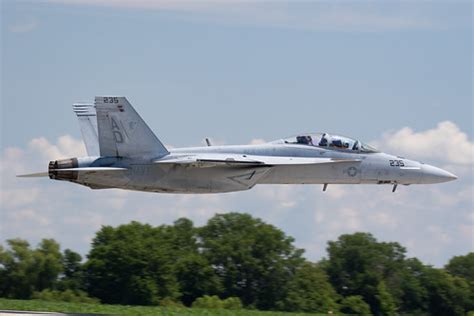 Low Pass Us Navy Tac Demo F A F Super Hornet Performs At Flickr