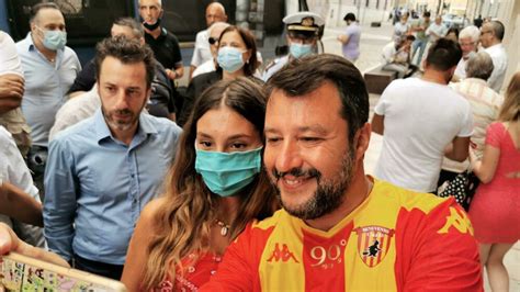 Salvini Senza Mascherina A Benevento Il Sindaco Mastella Sar