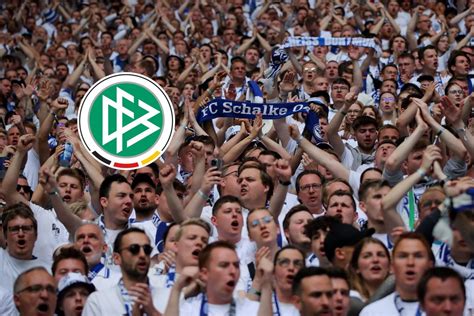 Fc Schalke Fans Nach Dfb Entscheidung Au Er Sich Derwesten De