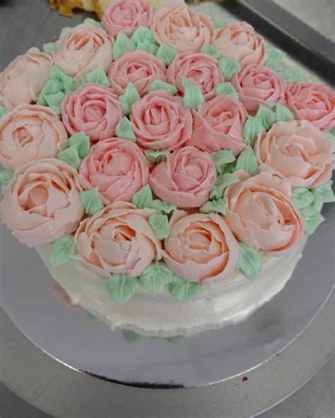 First Attempt At Buttercream Roses R Baking