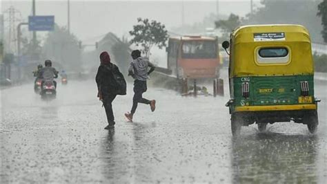 Delhi Ncr Weather Update Rainfall Brings Mercury Down In Capital Yamuna Recedes Below Danger