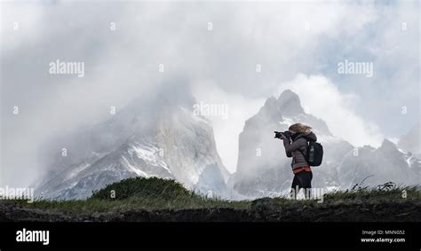 Woman with dslr camera Stock Photo - Alamy