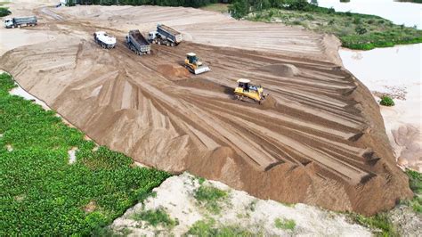 Large Capacity Sand Filling Up Process Bulldozer Operator Specializing