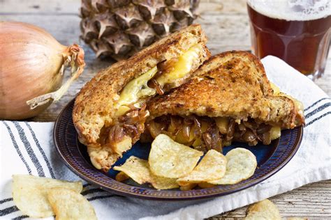 Grilled cheese sandwich with caramelized onions and pineapple – Planticize