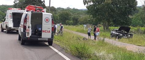 Motorista Perde O Controle Do Volante E Capota Carro Cinco Pessoas