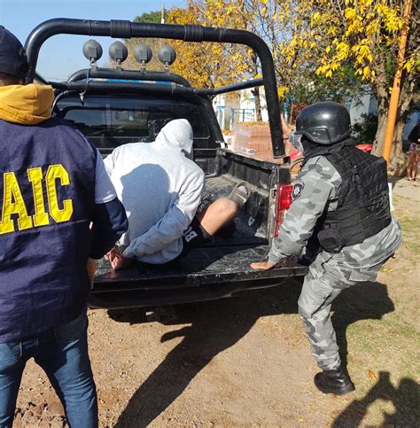 Monigotes La AIC Ceres detuvo dos masculinos y secuestró varias armas