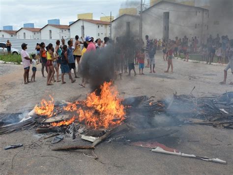 G Moradores De Condom Nio Popular Fazem Protesto Em Jo O Pessoa