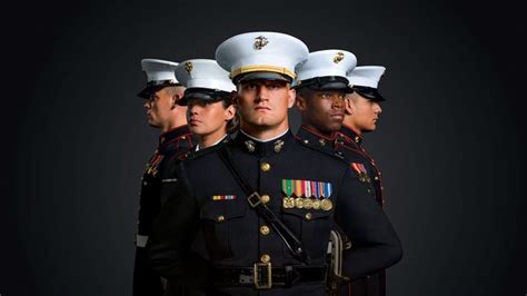 United States Marine Corps Marine Recruiting Marines Us Marines Uniform Marine Corps