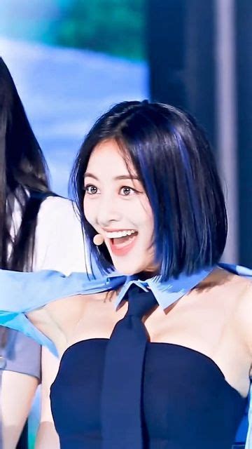 Twice Jihyo Blue Streaks Nayeon Mina Her Hair Instagram Blue Stripes