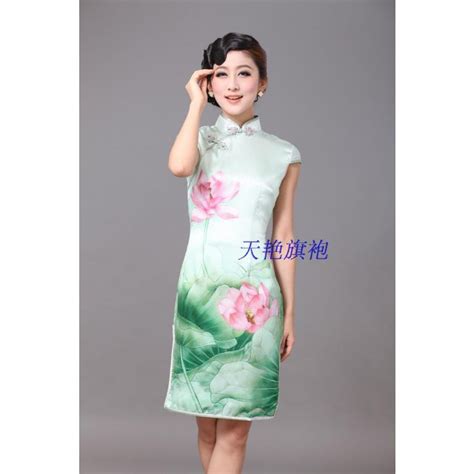 Pleasing Lotus Flowers Silk Cheongsam