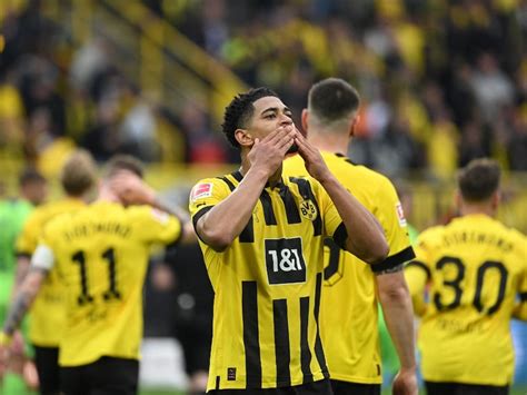 Jude Bellingham Brace Helps Six Goal Borussia Dortmund Keep Pace With