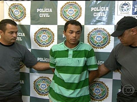 Pol Cia Do Rio Apresenta Homem Acusado De Matar Jovem Em Campo Grande