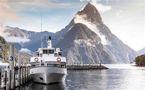 Te Anau to Milford Sound – Transfers with Guided Tours