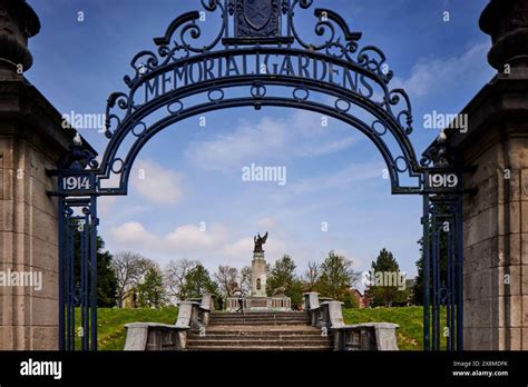 Tameside Gtr Manchester Ashton Under Lyne Memorial Gardens Stock Photo