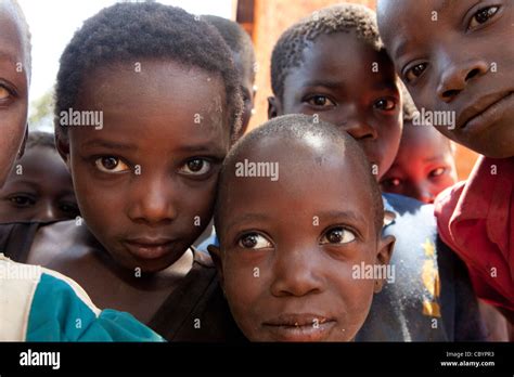 Poor Crowd Hi Res Stock Photography And Images Alamy