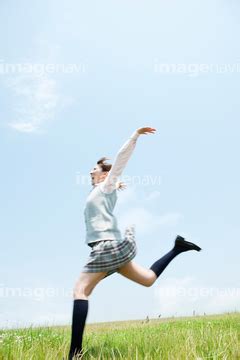 【女子高生 走る・動作】の画像素材 行動・人物の写真素材ならイメージナビ