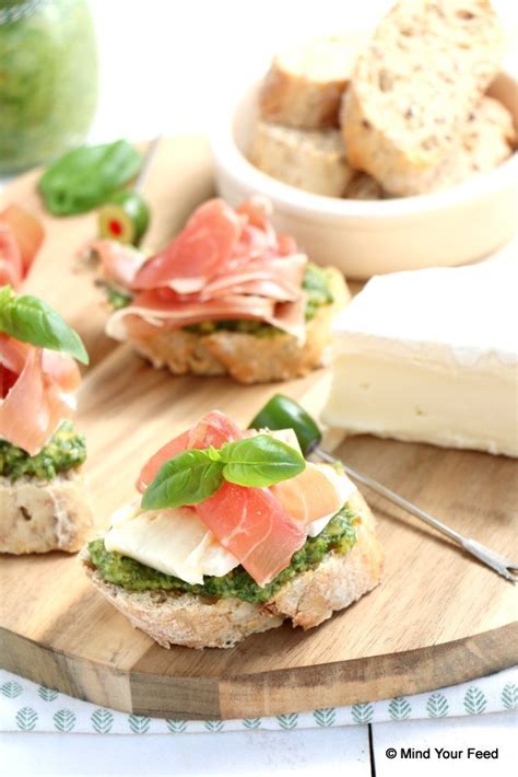 Crostini Met Pesto Brie En Rauwe Ham Mind Your Feed Lekker Eten