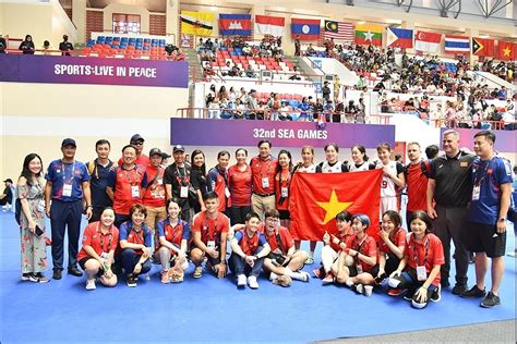 Đội tuyển bóng rổ Việt Nam giành HCV lịch sử tại SEA Games 32