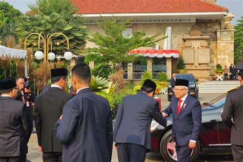 Bersama Presiden Jokowi Mentan Amran Peringati Hari Pahlawan Di TMP