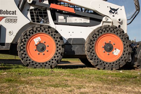 Skid Steer Tire Options What To Choose Solid Farm Turf Or Pneumatic