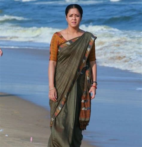 Jyothika Stills From 36 Vayadhinile Movie Photos Images Gallery 11046