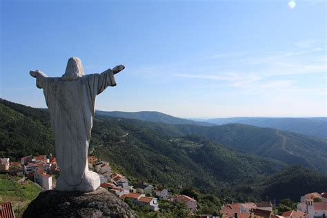 Na Lapa dos Dinheiros a hora do terço é sagrada seja a que horas for