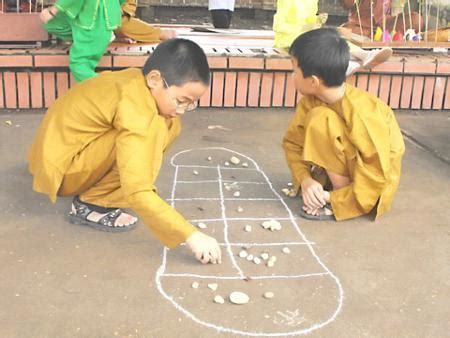 Vietnamese folk game: O an quan (Mandarin Square Capturing)