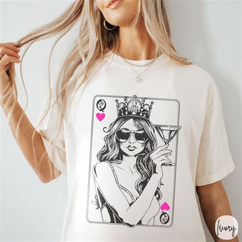 Vintage Queen Of Hearts Graphic T Shirt For Women Oversized Style