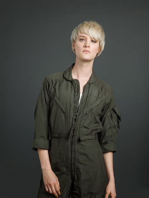 Mira Y Opina MACKENZIE DAVIS