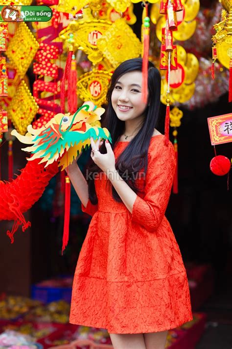 Soi sự thay đổi của các hot girl qua những bộ ảnh Tết