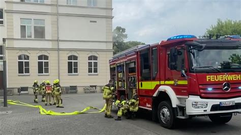 ankommende FFler ausrücken Freiwillige Feuerwehr Borna Feuer in