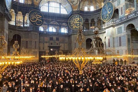 Luar Biasa Ternyata Ini Keutamaan Sholat Tarawih Pada Malam Ke 4 Ini