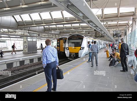 Thameslink Forme Des Amis Noirs Banque De Photographies Et Dimages